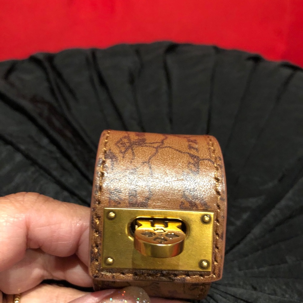 Accessory - Picture 5 of 11